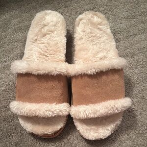 Minnetonka Tan and Cream Women's Slippers